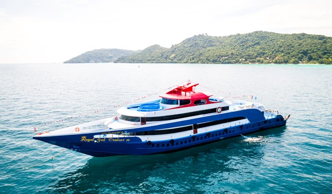 Full Day Phi Phi Islands Tour by Royal Jet Cruiser with Lunch